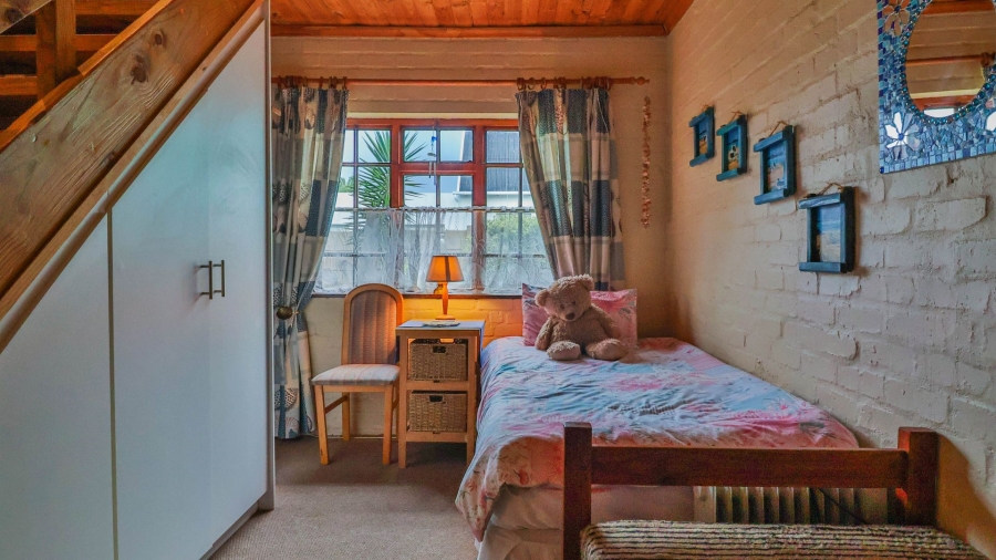 5 Bedroom Property for Sale in Sandbaai Western Cape